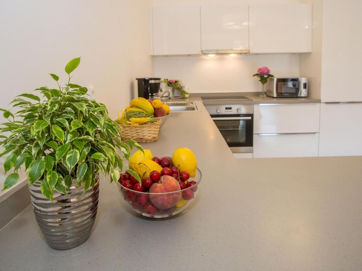 Maj - Ana - Luxury Family With Pool Apartment Porec