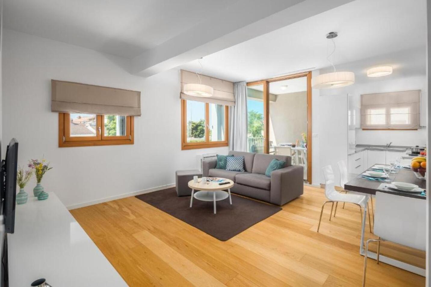 Maj - Ana - Luxury Family With Pool Apartment *